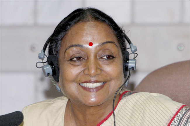 meira kumar,warangal by elections,telangana,congress  ఆమె దిగితే టీఆర్‌ఎస్‌ తప్పుకుంటుందా..??